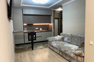 Сдается в аренду 1-комнатная квартира 44 кв. м в Киеве, ул. Заречная