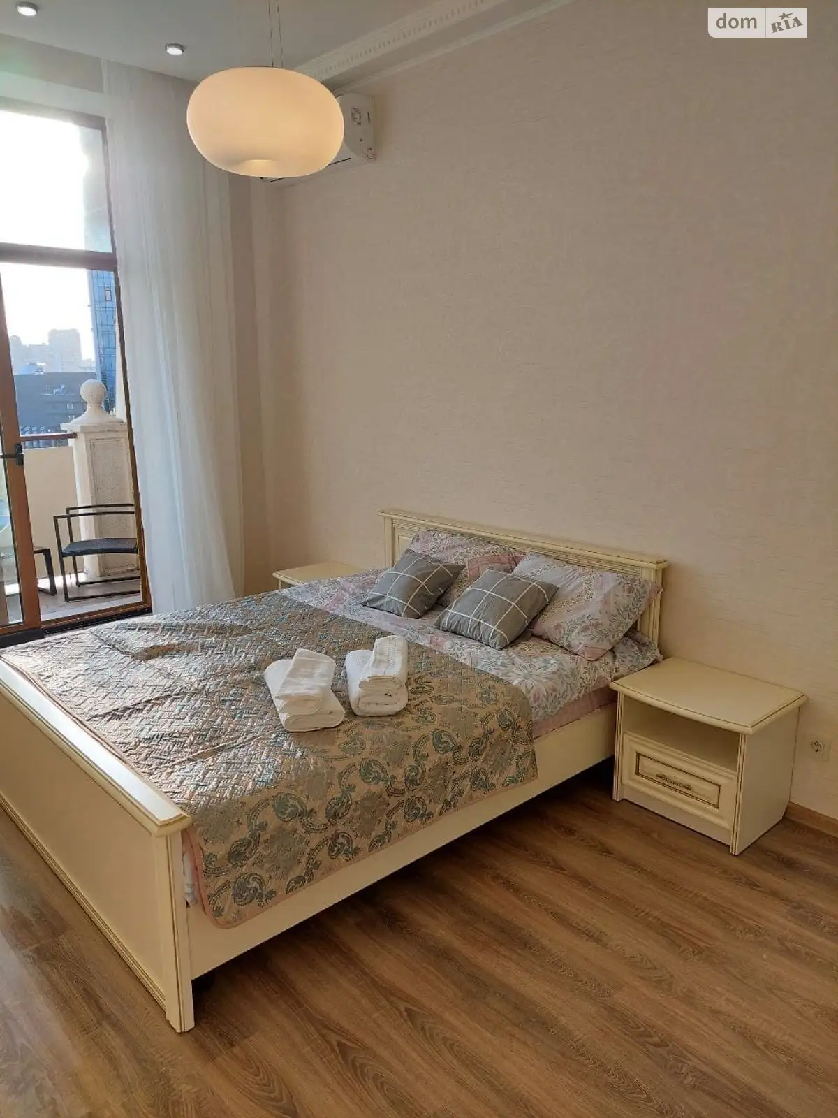 Продается 1-комнатная квартира 60 кв. м в Одессе, плато Аркадийское(Гагаринское) - фото 1