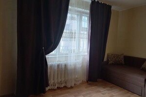 Продается 2-комнатная квартира 65 кв. м в Киеве, ул. Вишняковская
