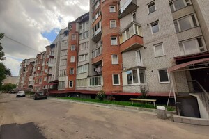 Продается 3-комнатная квартира 82 кв. м в Тернополе, Черновецкая улица
