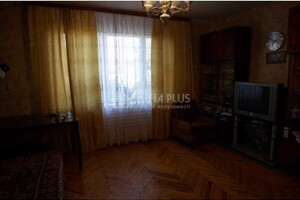 Продается 4-комнатная квартира 82 кв. м в Киеве, Приречная улица