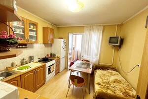 Продается 3-комнатная квартира 96 кв. м в Киеве, Петра Григоренко проспект