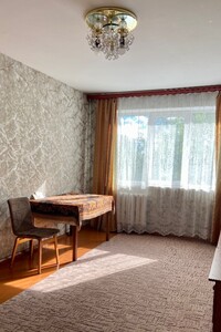Продается 2-комнатная квартира 48 кв. м в Чернигове, Казацкая (50 лет ВЛКСМ) улица