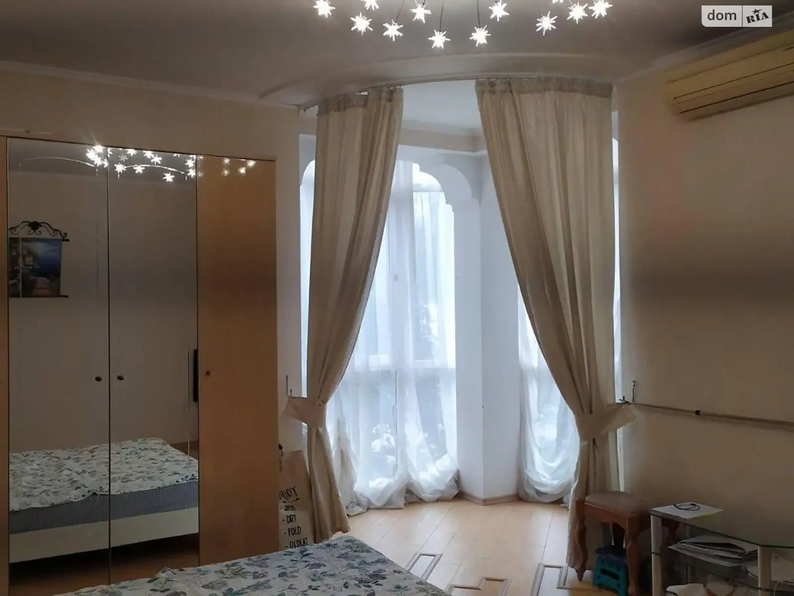 Продается 3-комнатная квартира 107 кв. м в Черноморске, ул. Парковая