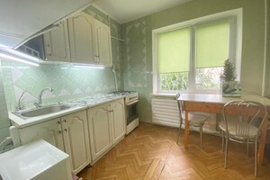 Продается 1-комнатная квартира 37 кв. м в Киеве, Героев Днепра улица