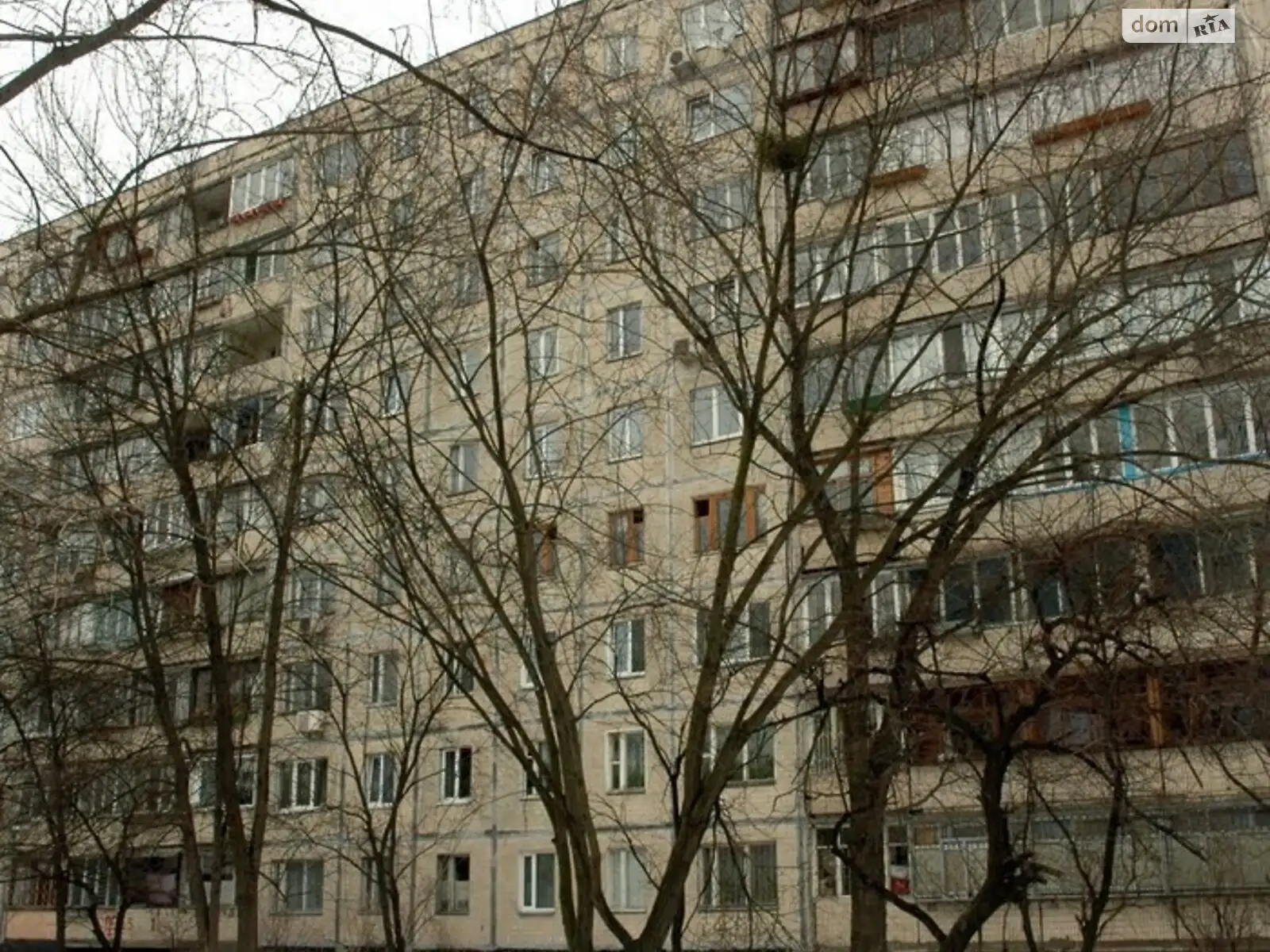 Продается 4-комнатная квартира 78 кв. м в Киеве, ул. Милютенко, 44