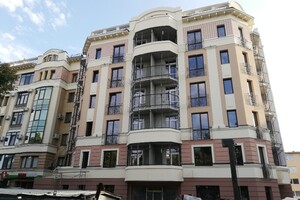 Продается 1-комнатная квартира 56 кв. м в Полтаве, просп. Первомайский