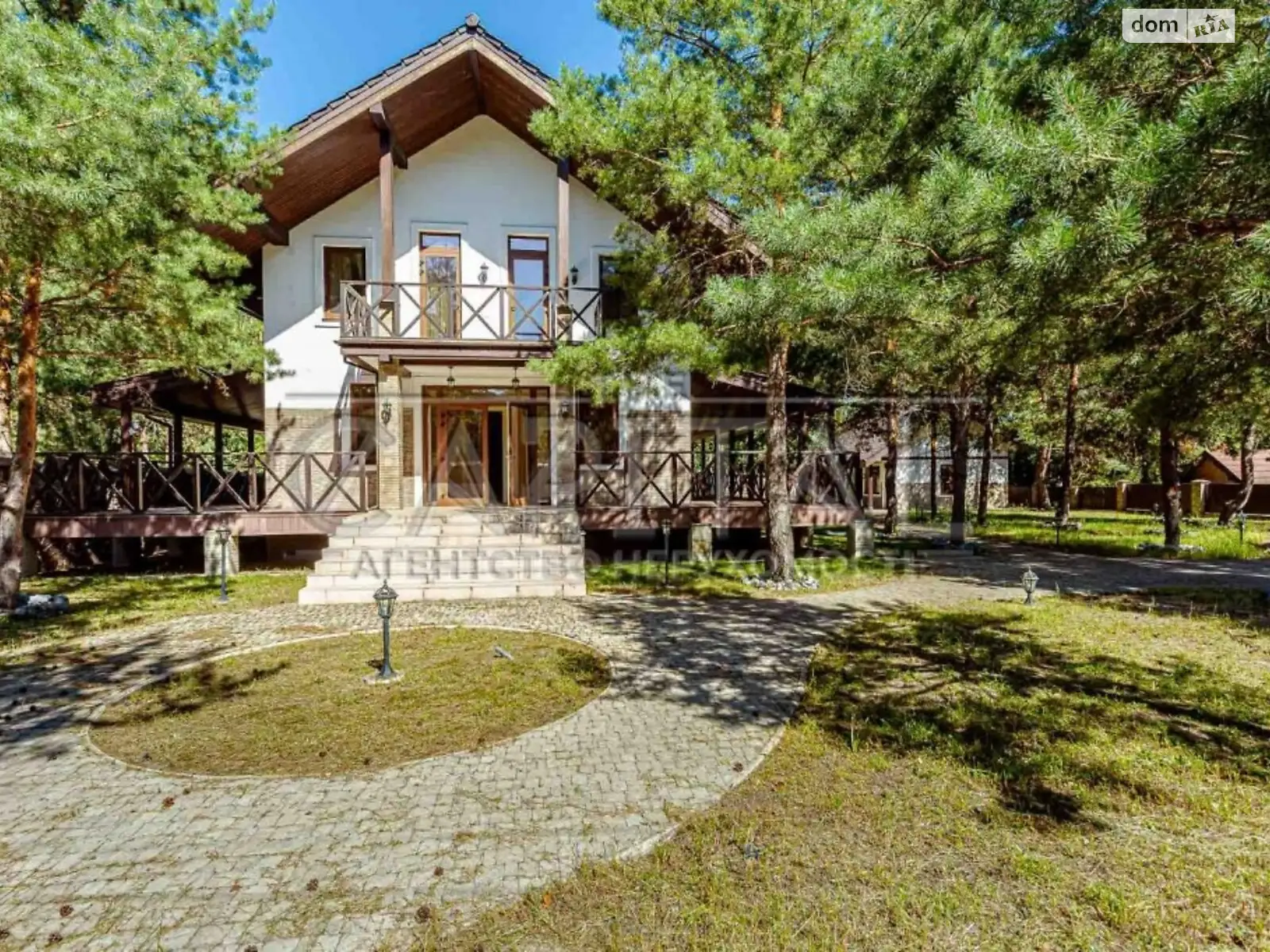 Продається будинок 2 поверховий 314 кв. м з гаражем, цена: 600000 $