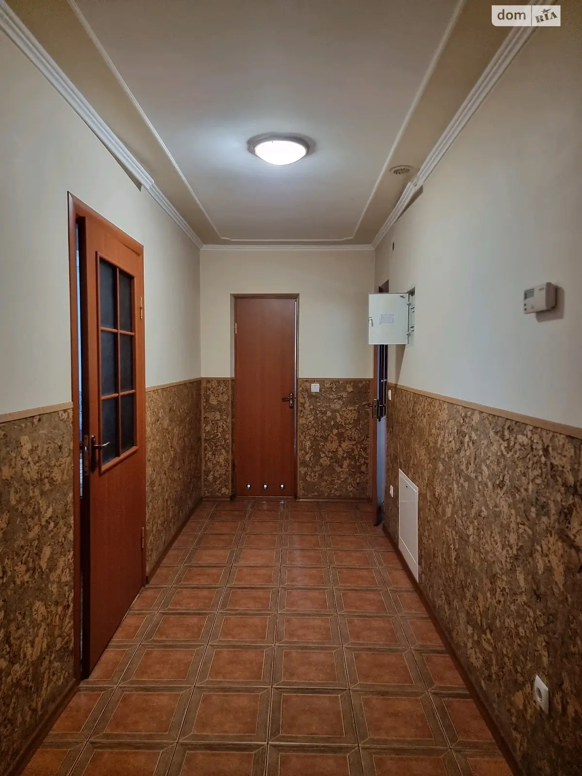 Продається будинок 2 поверховий 245 кв. м з гаражем, цена: 65000 $