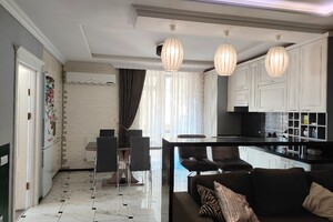 Продается 2-комнатная квартира 87.1 кв. м в Ивано-Франковске, ул. Гетьмана Ивана Мазепы