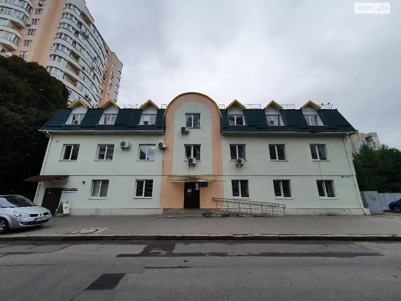 Продается объект сферы услуг 705.3 кв. м в 3-этажном здании, цена: 336500 $ - фото 1