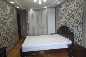 Сдается в аренду 3-комнатная квартира 68 кв. м в Черновцах, цена: 400 $