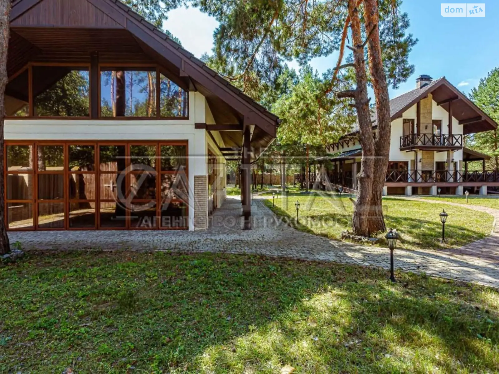 Продается дом на 2 этажа 314 кв. м с беседкой, цена: 550000 $ - фото 1