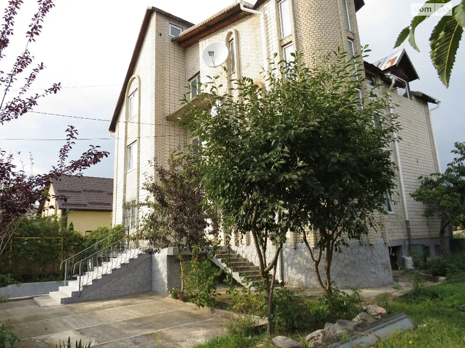 Продается дом на 3 этажа 430 кв. м с камином, цена: 200000 $ - фото 1