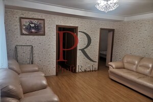 Продается 3-комнатная квартира 64 кв. м в Киеве, Белорусская улица