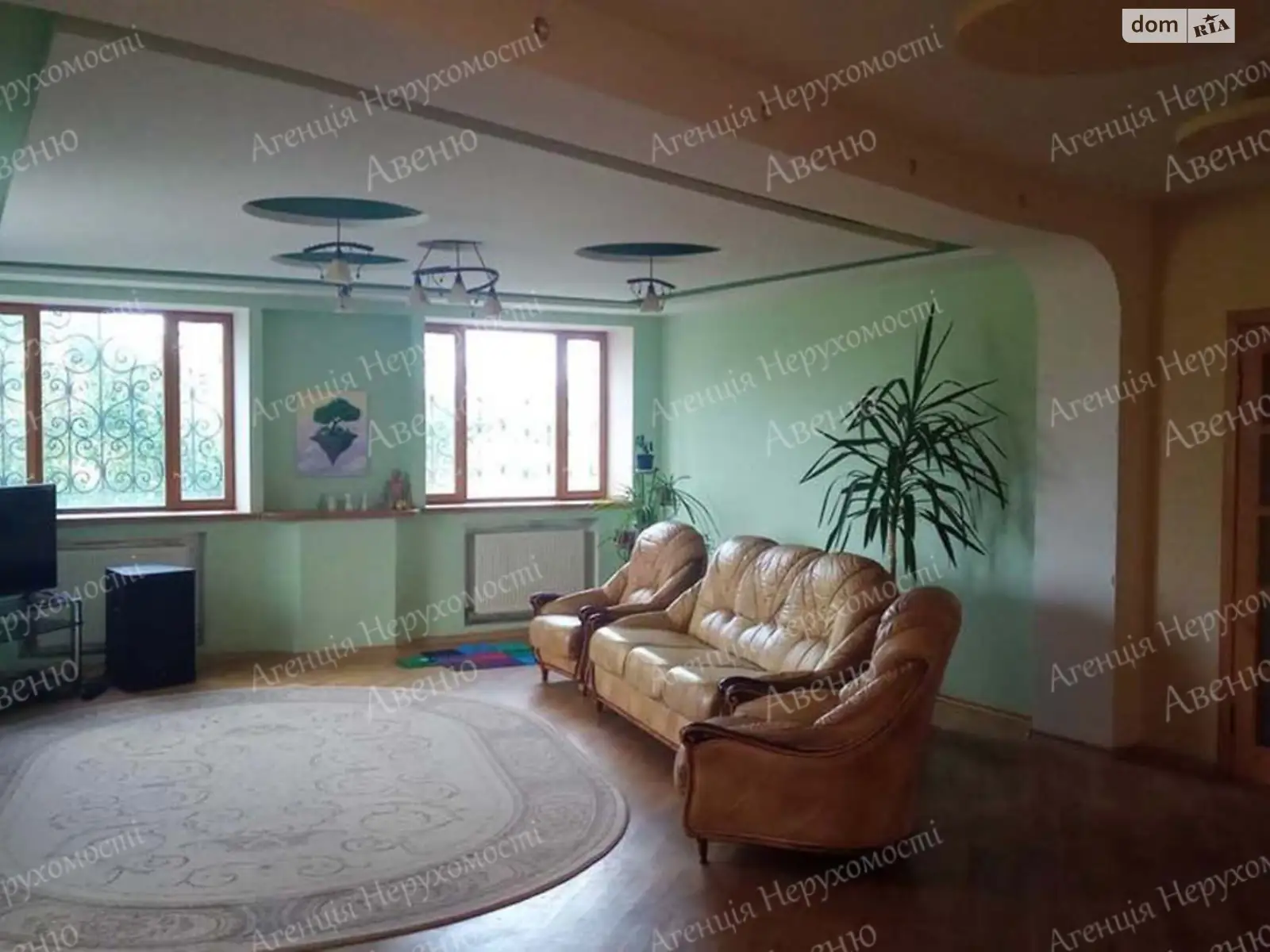 Продается дом на 3 этажа 450 кв. м с бассейном, цена: 183815 $ - фото 1