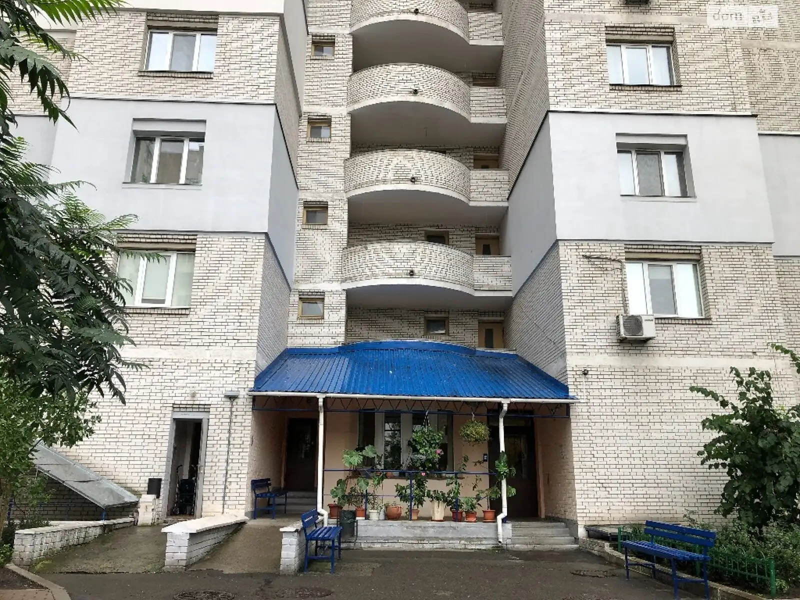 Продается 2-комнатная квартира 78 кв. м в Киеве, ул. Драгоманова, 31Б