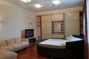 Продается 2-комнатная квартира 90 кв. м в Харькове, ул. Ляпунова