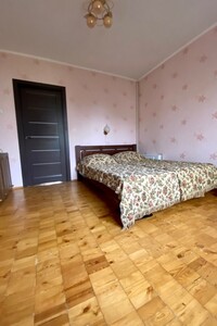 Продается 3-комнатная квартира 73 кв. м в Чернигове, Курсанта Еськова улица