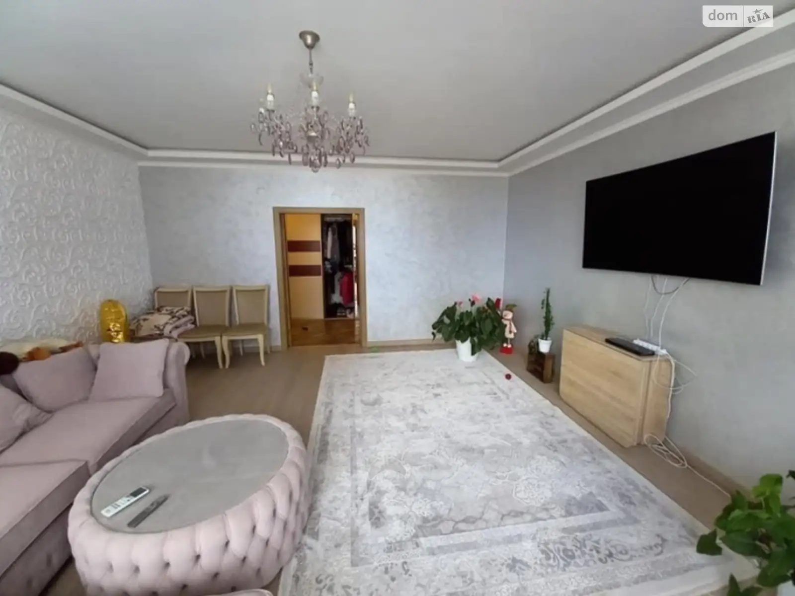 Продается 3-комнатная квартира 112 кв. м в Черновцах, цена: 175000 $