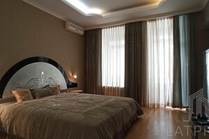 Продается 4-комнатная квартира 132 кв. м в Киеве, цена: 195000 $