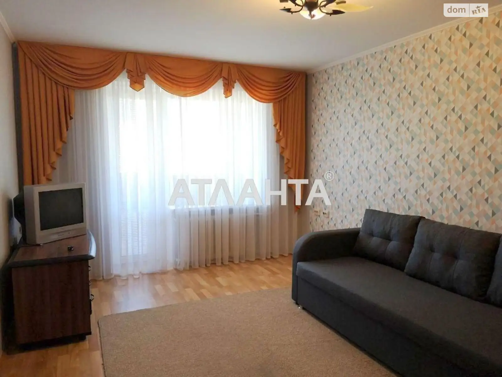 Продается 1-комнатная квартира 45 кв. м в Одессе, ул. Бугаевская - фото 1