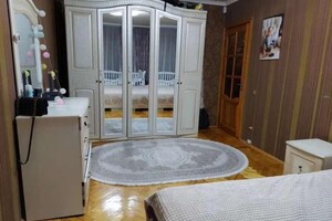 Продается 3-комнатная квартира 65 кв. м в Харькове, Светлая улица