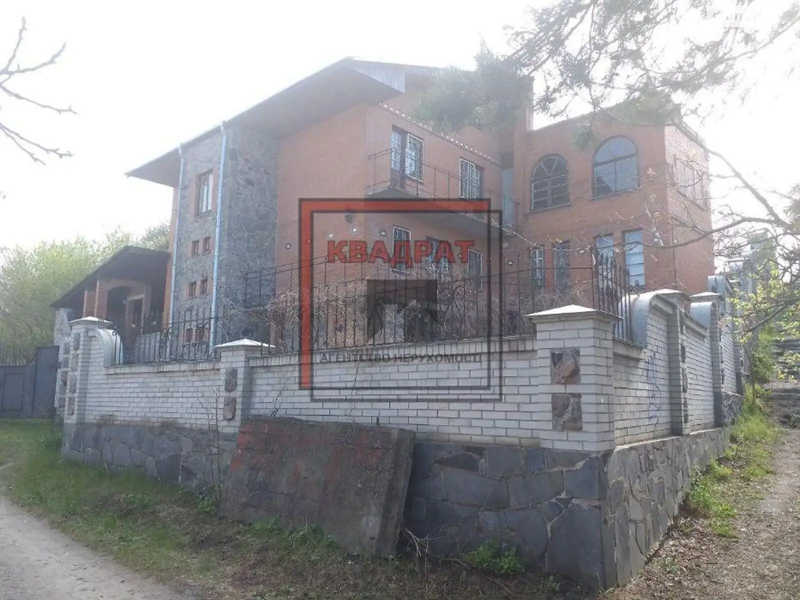 Продається будинок 3 поверховий 210 кв. м з гаражем, цена: 55000 $