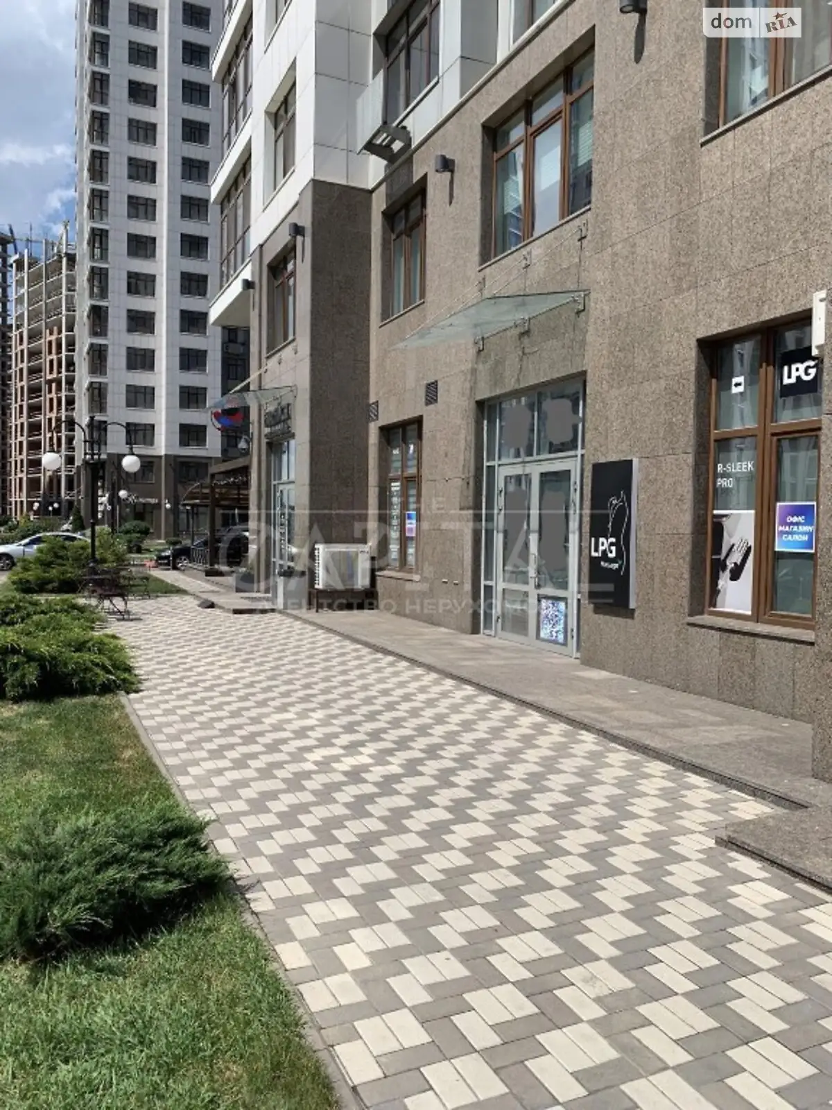 Продается объект сферы услуг 40 кв. м в 30-этажном здании, цена: 450000 $ - фото 1