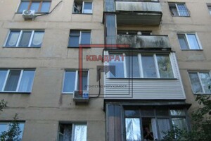 Продается 5-комнатная квартира 81 кв. м в Полтаве, ул. Ватутина