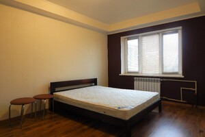 Продается 1-комнатная квартира 33 кв. м в Киеве, Героев Сталинграда проспект