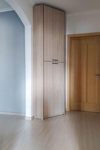 Продается 3-комнатная квартира 69 кв. м в Киеве, Радужная улица