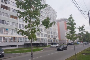 Продается 3-комнатная квартира 89 кв. м в Чернигове, Жабинского улица