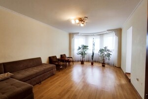 Продається 2-кімнатна квартира 81 кв. м у Тернополі, Чайковського вулиця