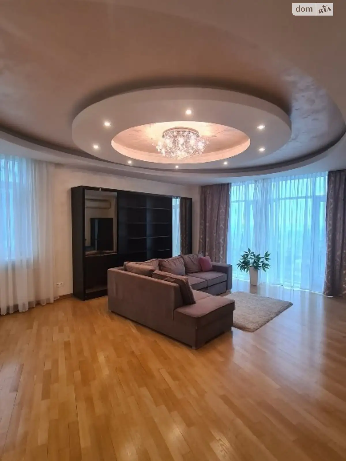 Продается 3-комнатная квартира 160 кв. м в Киеве, ул. Зверинецкая, 59