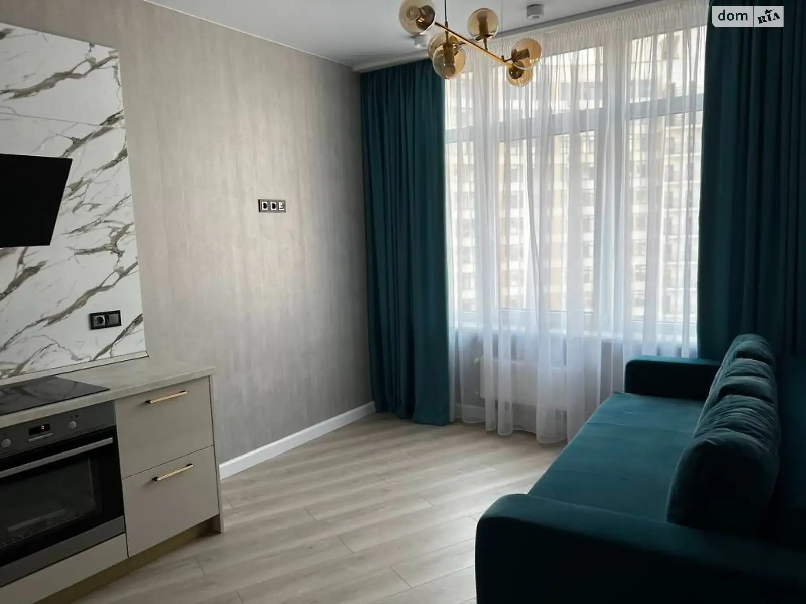 Продається 1-кімнатна квартира 36 кв. м у Одесі, вул. Каманіна