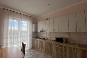 Сдается в аренду 1-комнатная квартира 45 кв. м в Ужгороде, цена: 14000 грн