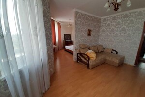 Продается 1-комнатная квартира 55 кв. м в Киеве, Любомира Гузара (Космонавта Комарова) проспект