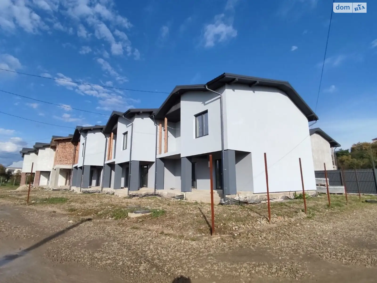 Продається будинок 2 поверховий 104 кв. м з каміном, цена: 65800 $