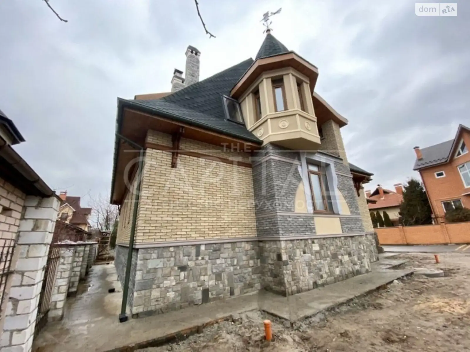 Продается дом на 2 этажа 298 кв. м с гаражом, цена: 370000 $ - фото 1