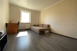 Продается 1-комнатная квартира 42 кв. м в Полтаве, Параджанова улица