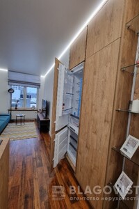 Продается 3-комнатная квартира 83 кв. м в Киеве, ул. Никольско-Слободская