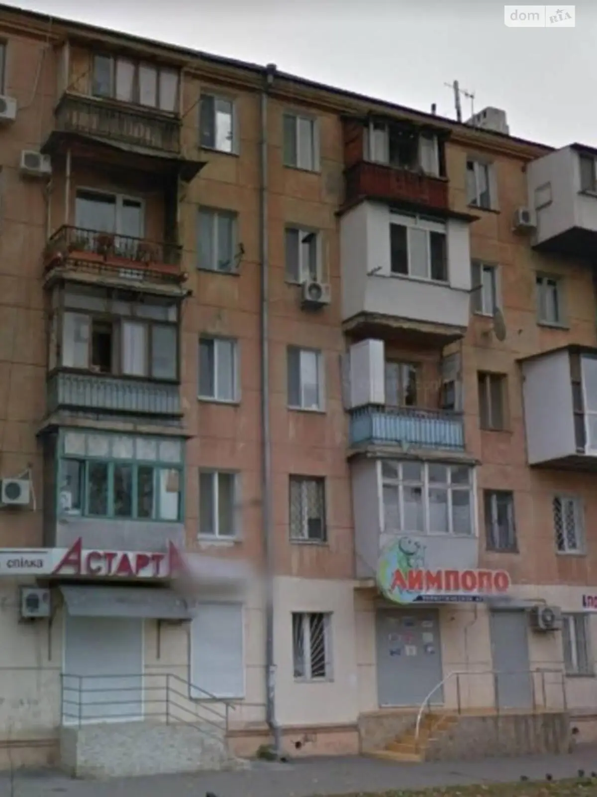 Продается 3-комнатная квартира 56 кв. м в Одессе, ул. Сегедская