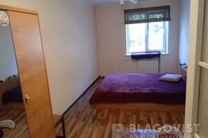 Продается 3-комнатная квартира 67 кв. м в Киеве, Коллекторная улица