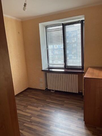 Продается 3-комнатная квартира 64 кв. м в Днепре, ул. Нижнеднепровская