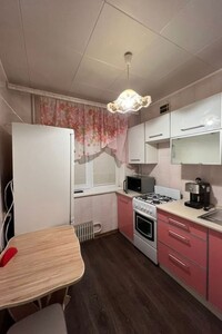 Продается 2-комнатная квартира 45 кв. м в Харькове, Светлая улица