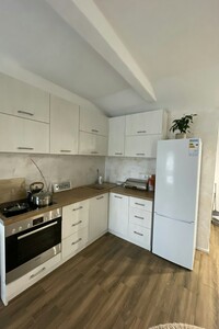 Продается 2-комнатная квартира 60 кв. м в Ровно, ул. Кисейная