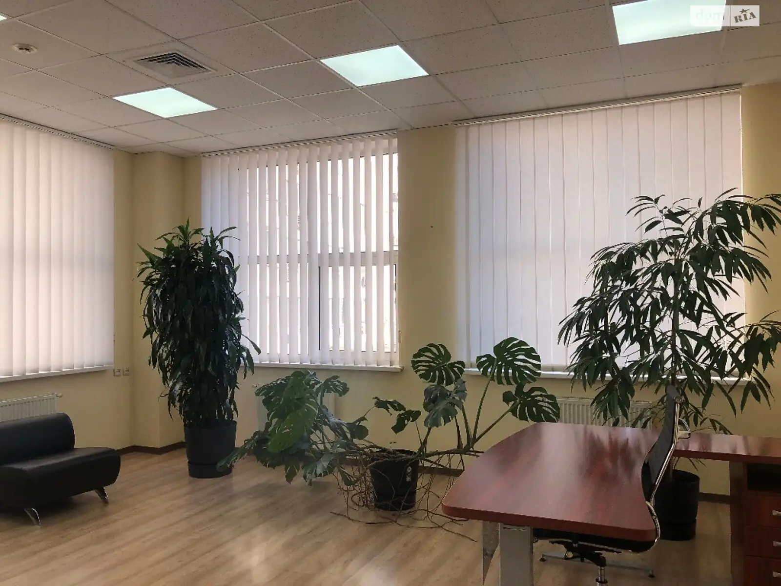 Сдается в аренду офис 126 кв. м в бизнес-центре, цена: 32900 грн - фото 1