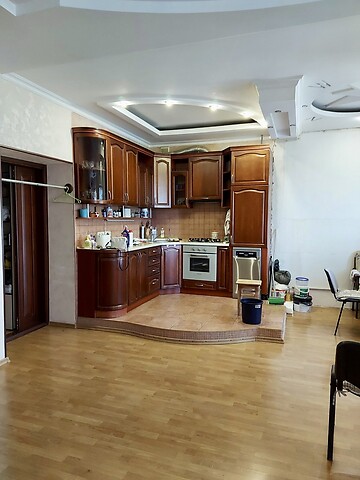 Продается 5-комнатная квартира 160 кв. м в Одессе, просп. Шевченко