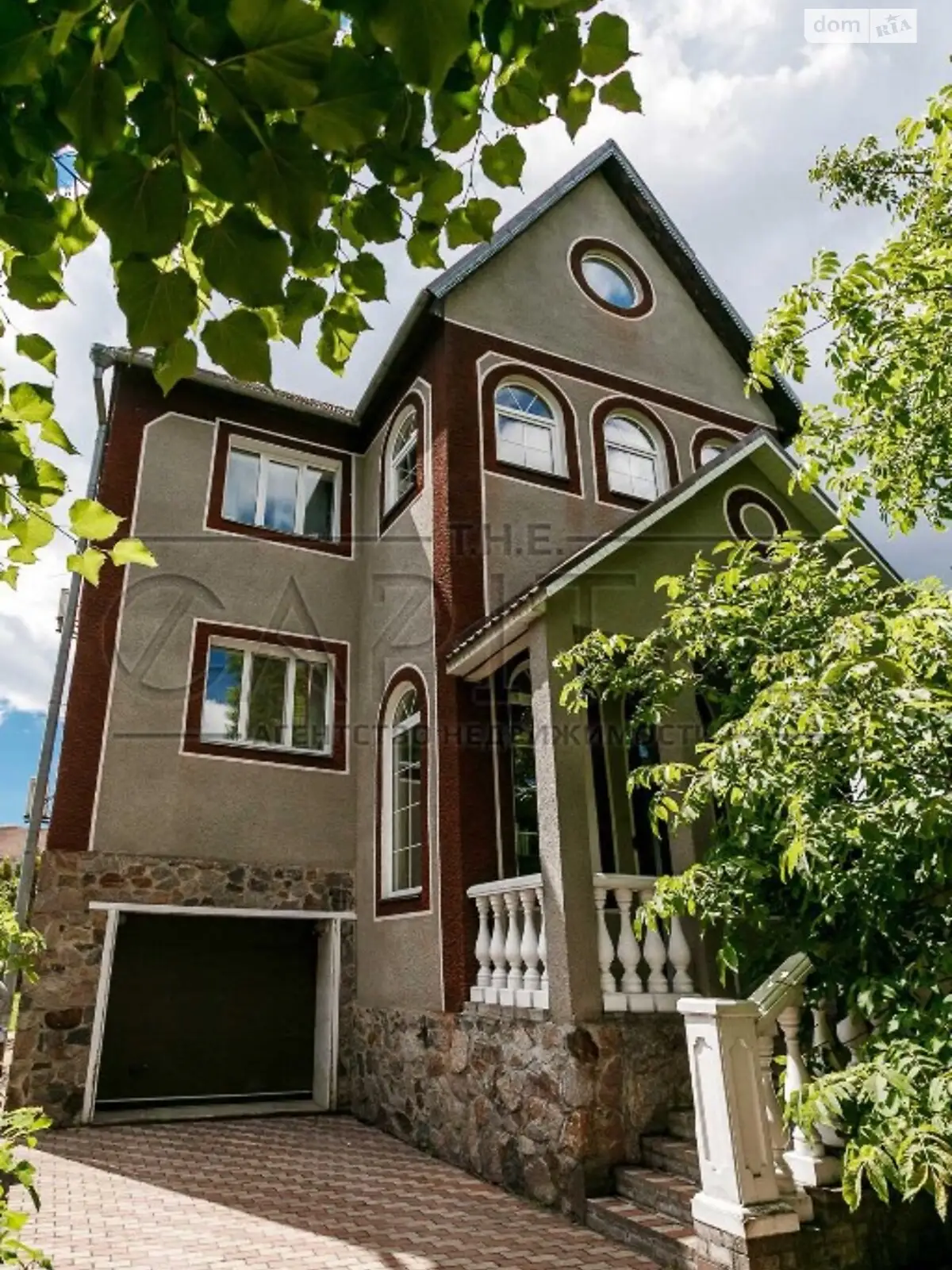 Продається будинок 3 поверховий 550 кв. м з мансардою, цена: 700000 $ - фото 1